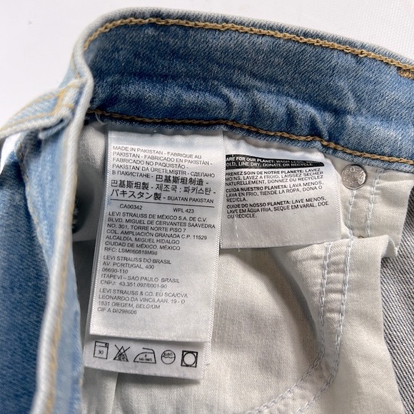 Levi’s Wedgie High Rise Distressed Staight Jeans - Picture 10 of 11